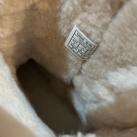 UGG BAILEY SUEDE BOW BOOTS IN CHESTNUT SZ 7, 8 NEW IN BOX - Picture 9 of 15